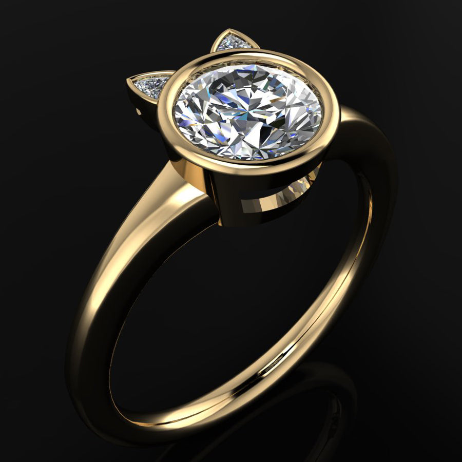 round cat shaped moissanite ring - angle view