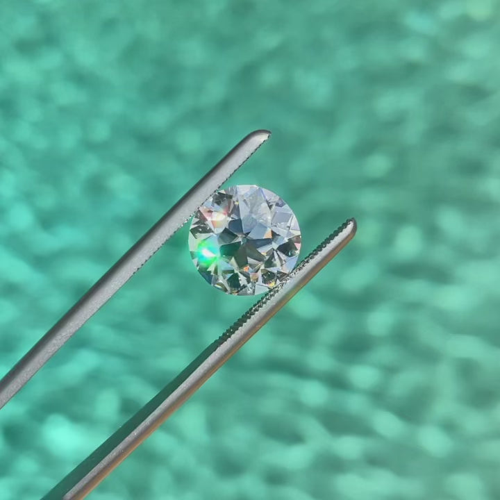 Video of loose moissanite stone in the sunshine with loads of sparkle