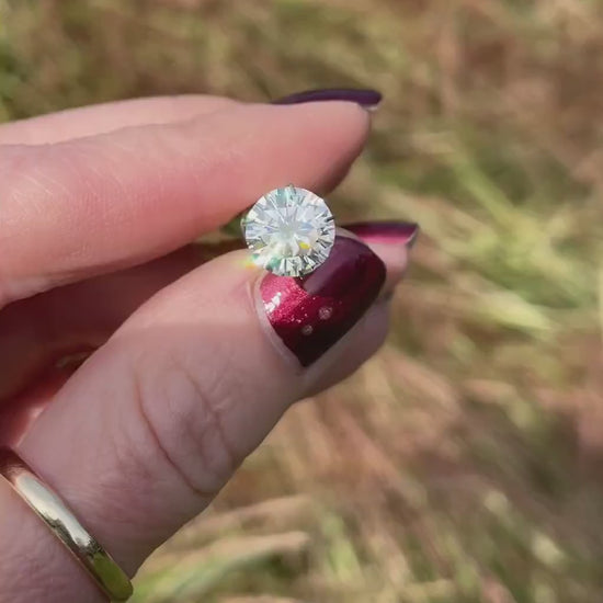 video of 2ct round loose moissanite